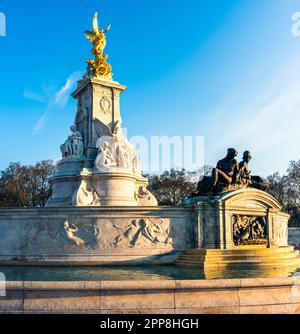 Victoria Memorial, Buckingham Palace, St James's Park, London, England Stockfoto