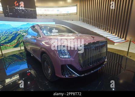 SHANGHAI, CHINA - 18. APRIL 2023 - das Konzeptfahrzeug Hongqi E-LS wird auf der Shanghai Auto Show in Shanghai, China, am 18. April 2023 gesehen. Hongqi E-LS-Konz Stockfoto