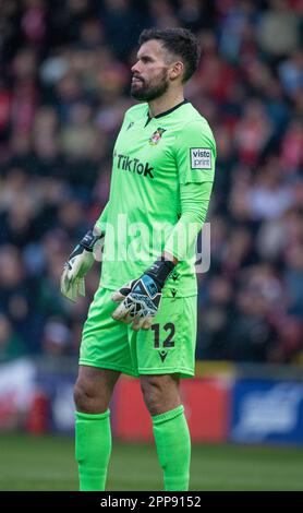 Wrexham, Wrexham County Borough, Wales. 22. April 2023 Wrexham Torwart Ben Foster, während des Wrexham Association Football Club V Boreham Wood Football Club auf dem Rennplatz in der Vanarama National League. (Bild: ©Cody Froggatt/Alamy Live News) Stockfoto