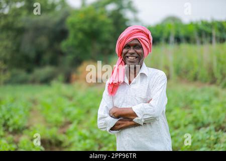 Cowpea Seeds Landwirtschaft, glücklicher indischer Bauer, armer Bauer Stockfoto