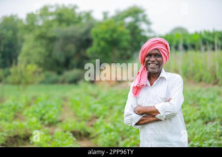 Cowpea Seeds Landwirtschaft, glücklicher indischer Bauer, armer Bauer Stockfoto