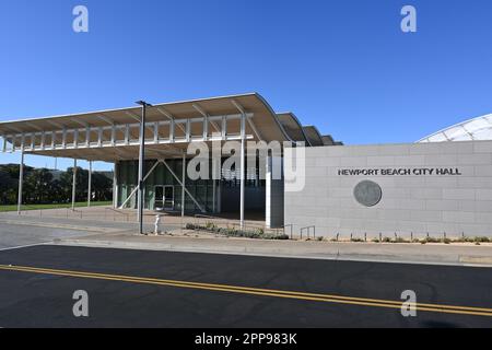 NEWPORT BEACH, KALIFORNIEN - 22. April 2023: Newport City Hall am Civic Center Drive. Stockfoto