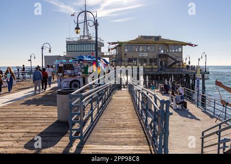 Das Ende des Santa Monica Pier in Kalifornien, USA, wurde am 5. 2023. Februar aufgenommen Stockfoto