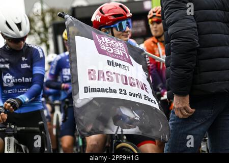 Lüttich, Belgien. 23. April 2023. Die Abbildung zeigt den Beginn des weiblichen Elitenrennens der eintägigen Radtour Lüttich-Bastogne-Lüttich, 142,1km km von Lüttich über Bastogne nach Lüttich, Sonntag, den 23. April 2023. BELGA FOTO TOM GOYVAERTS Kredit: Belga News Agency/Alamy Live News Stockfoto