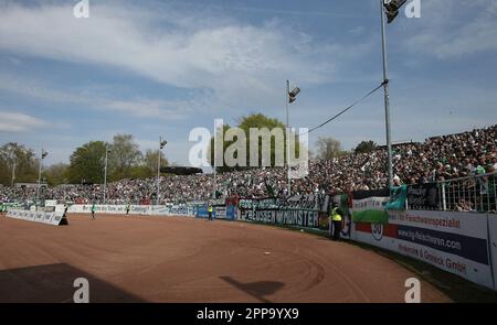 Münster, Deutschland. 22. April 2023. firo : 04/22/2023-Fußball, Fußball, Saison der Regionalliga, 2022/2023, Regionalliga West, Rückkehrrunde, 31. Spieltag SC Preussen Münster, SCP, Preussen Münster - Fortuna Düsseldorf 2, II, zwei, 2:0 SC Preussen Münster, SCP, Preussen Münster erhebt sich in der 3. Liga der Rise-Fans von Preussen Münster Credit: dpa/Alamy Live News Stockfoto