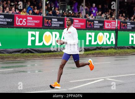 Mo Farah beim TCS London Marathon. Foto: Sonntag, 23. April 2023. Stockfoto