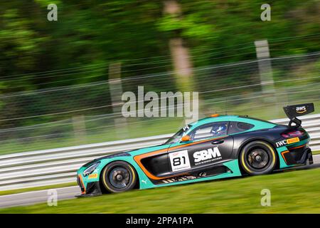 Monza, Italien. 23. April 2023. Die Nr. 81 Theeba Motorsport Mercedes-AMG GT3 von Reema JUFFALI, Ralf ARON und Alain VALENTE (BRONZE) während der Fanatec GT World Challenge Europe auf der Autodromo di Monza am 23. April 2023 in Monza, Italien. Kredit: Luca Rossini/E-Mage/Alamy Live News Stockfoto