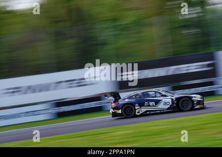 Monza, Italien. 23. April 2023. Das #30 Team WRT BMW M4 GT3 von Calan WILLIAMS, Niklas KRUTTEN und Jean Baptiste SIMMENAUER (GOLD) während der Fanatec GT World Challenge Europe auf der Autodromo di Monza am 22. April 2023 in Monza, Italien. Kredit: Luca Rossini/E-Mage/Alamy Live News Stockfoto