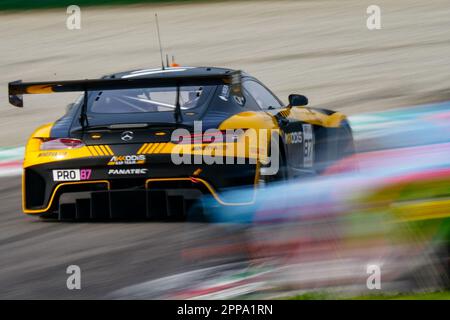 Monza, Italien. 23. April 2023. Die Nr. 87 des Mercedes AMG Teams Akkodis ASP Mercedes-AMG GT3 von Thomas DROUET, Maximilian GOTZ und Lorenzo FERRARI (pro) während der Fanatec GT World Challenge Europe auf der Autodromo di Monza am 22. April 2023 in Monza, Italien. Kredit: Luca Rossini/E-Mage/Alamy Live News Stockfoto