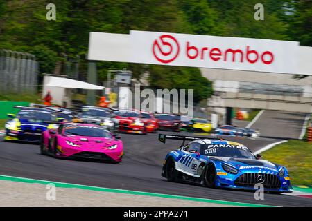 Monza, Italien. 23. April 2023. Die Nr. 88 Akkodis ASP Team Mercedes-AMG GT3 von Timur BOGUSLAVSKIY, Raffaele MARCIELLO und Jules GOUNON (pro) während der Fanatec GT World Challenge Europe auf der Autodromo di Monza am 22. April 2023 in Monza, Italien. Kredit: Luca Rossini/E-Mage/Alamy Live News Stockfoto