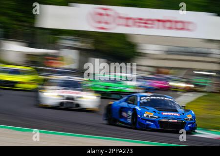 Monza, Italien. 23. April 2023. Das #25 Sainteloc Junior Team Audi R8 LMS GT3 EVO II von Patric NIEDERHAUSER, Christopher MIES und Simon GACHET (pro) während der Fanatec GT World Challenge Europa am 22. April 2023 auf der Autodromo di Monza in Monza, Italien. Kredit: Luca Rossini/E-Mage/Alamy Live News Stockfoto