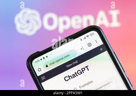 Stuttgart - 14. April 2023: ChatGPT künstliche Intelligenz AI Chat GPT mit OpenAI-Logo in Stuttgart. Stockfoto