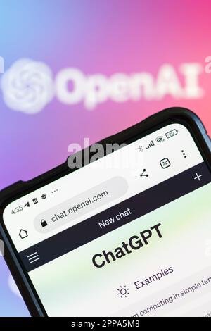 Stuttgart, Deutschland - 14. April 2023: ChatGPT künstliche Intelligenz AI Chat GPT mit OpenAI Logo Portrait Format in Stuttgart. Stockfoto