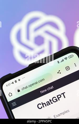 Stuttgart, Deutschland - 14. April 2023: ChatGPT künstliche Intelligenz AI Chat GPT mit OpenAI Logo Portrait Format in Stuttgart. Stockfoto