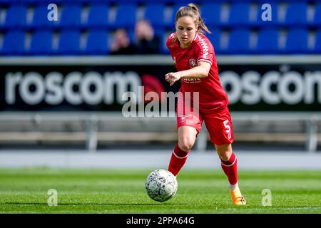 Zwolle, Niederlande. 23. April 2023. ZWOLLE, NIEDERLANDE - APRIL 23: Marisa Olislagers vom FC Twente erwärmt sich während des Spiels Azerion Eredivisie Vrouwen zwischen PEC Zwolle und FC Twente am 23. April 2023 im MAC³ PARK Stadion in Zwolle, Niederlande (Foto von Pieter van der Woude/Orange Pictures). Guthaben: Orange Pics BV/Alamy Live News Stockfoto