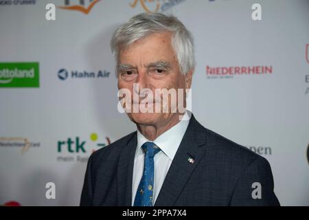 Calcar, Deutschland. 22. April 2023. Ulf MERBOLD, Astronaut, Roter Teppich, Roter Teppich Show, Ankunft, Ankunft, The Golden Sun 2023, am 22. April 2023 in Wunderland Kalkar, Guthaben: dpa/Alamy Live News Stockfoto