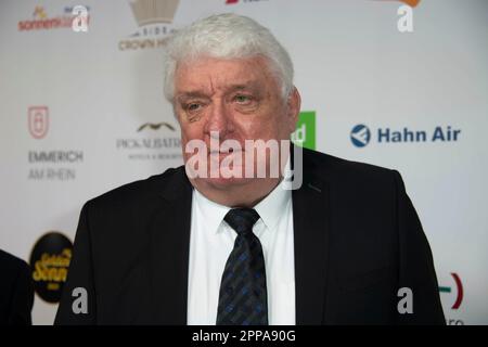 Calcar, Deutschland. 22. April 2023. Hans MEISER, Moderator, Red Carpet, Red Carpet Show, Ankunft, Ankunft, The Golden Sun 2023, am 22. April 2023 in Wunderland Kalkar, Guthaben: dpa/Alamy Live News Stockfoto