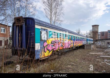 Graffiti-Fahrzeuge im Bezirk Telliskivi in Tallinn, Estland Stockfoto