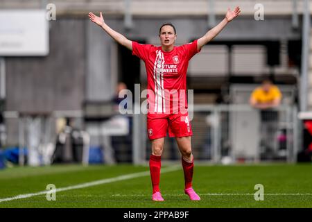 Zwolle, Niederlande. 23. April 2023. ZWOLLE, NIEDERLANDE - APRIL 23: Caitlin Dijkstra vom FC Twente reagiert während des Spiels Azerion Eredivisie Vrouwen zwischen PEC Zwolle und FC Twente am 23. April 2023 im MAC³-PARK-Stadion in Zwolle, Niederlande (Foto: Pieter van der Woude/Orange Pictures). Gutschrift: Orange Pics BV/Alamy Live News Stockfoto