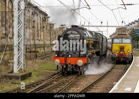 London, Midland und Scottish Railway Royal Scot 46100 Royal Scot und Diesel/Electric 57307 Lady Penelope Thunderbirds am Bahnhof Carlisle Stockfoto