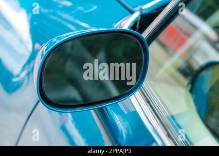 Klassischer Rückspiegel eines alten Mannes Stockfoto