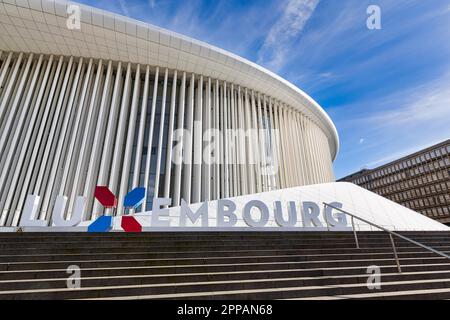 Philharmonie Luxemburg mit Schriftzug, Nation Branding, Marketing, Architekt Christian de Portzamparc, moderne Architektur, Place de l'Europe Stockfoto