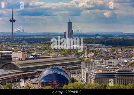 KÖLN, DEUTSCHLAND - MAI 12: Luftaufnahme über die Stadt Köln am 12. Mai 2019. Foto vom Triangle Tower Stockfoto