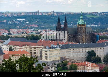 PRAG, TSCHECHISCHE REPUBLIK - SEPTEMBER 5: Luftaufnahme über die Stadt Prag, Tschechische Republik am 5. September 2019 Stockfoto