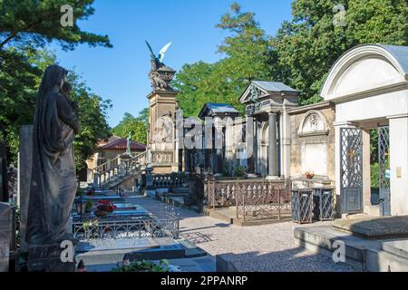 PRAG, TSCHECHISCHE REPUBLIK - SEPTEMBER 4: Historischer Friedhof in Prag, Tschechische Republik am 4. September 2019. Der Friedhof befindet sich im Bezirk von Stockfoto