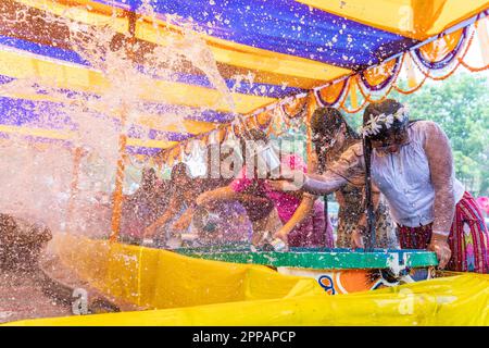 Traditionelles Wasserfestival (Sangrai) in Chittagong Hill Tracts, Bangladesch Stockfoto