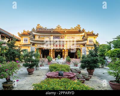 Der Phap Bao Tempel in Hoi an, Provinz Quang Nam, Vietnam. Die Altstadt von Hoi an ist ein Weltkulturerbe und berühmt für ihr gut erhaltenes Gebäude Stockfoto