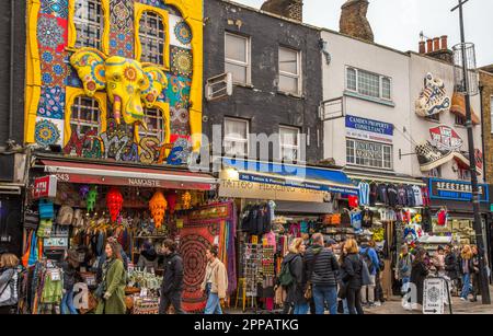 Camden High Street Charakterläden, London Stockfoto