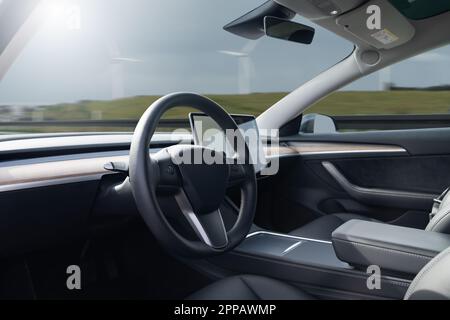 Autonomer Fahrzeuginnenraum. Selbstfahrendes Fahrzeug. Hochwertiges Foto Stockfoto