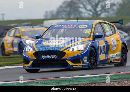 Donington Park, Castle Donington, Leicestershire, Großbritannien. 23. April 2023; 23. April 2023; Donington Park, Castle Donington, Leicestershire, England: Kwik Fit British Touring Car Championship; Daniel Rowbottom in seinem NAPA Racing UK Ford Focus ST Credit: Action Plus Sports Images/Alamy Live News Stockfoto