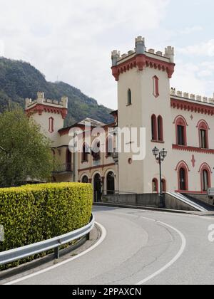 Schloss Baraing aus dem 19. Jahrhundert in der Stadt Pont-Saint-Martin, Aosta Valley, NW Italien Stockfoto
