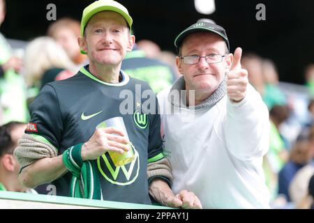 Wolfsburg, Deutschland. 23. April 2023. Wolfsburgs-Fans am 23. April 2023 in der Volkswagen Arena in Wolfsburg. Während des Spiels zwischen VfL Wolfsburg und Arsenal, Halbfinale, Women Champions League (erste Etappe). ( Kredit: Iñaki Esnaola/Alamy Live News Stockfoto