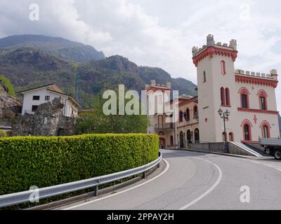 Schloss Baraing aus dem 19. Jahrhundert in der Stadt Pont-Saint-Martin, Aosta Valley, NW Italien Stockfoto