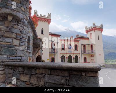 Schloss Baraing aus dem 19. Jahrhundert in der Stadt Pont-Saint-Martin, Aosta Valley, NW Italien Stockfoto