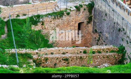 Denia, Spanien - 11. Januar 2023: Mittelalterliche Burg, eine Touristenattraktion in der Stadt. Stockfoto