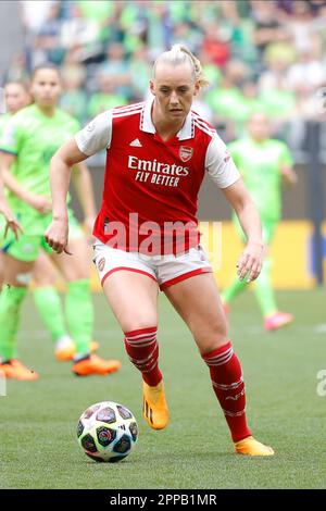 Wolfsburg, Deutschland. 23. April 2023. Stina Blackstenius aus Arsenal läuft am 23. April 2023 mit dem Ball in der Volkswagen Arena in Wolfsburg. Während des Spiels zwischen VfL Wolfsburg und Arsenal, Halbfinale, Women Champions League (erste Etappe). ( Kredit: Iñaki Esnaola/Alamy Live News Stockfoto