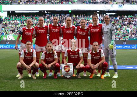 Wolfsburg, Deutschland. 23. April 2023. Wolfsburg, Deutschland, April 23. 2023: Arsenal FC vor dem Viertelfinale der UEFA Womens Champions League zwischen VFL Wolfsburg und dem Arsenal FC in der Volkswagen Arena in Wolfsburg. (Julia Kneissl/SPP) Kredit: SPP Sport Press Photo. Alamy Live News Stockfoto