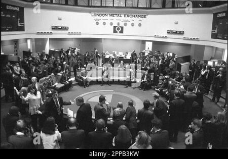 Open-Emotion-Börse, The Ring at London Metal Exchange UK 1995. Händler, die mit Kupfer handeln Stockfoto