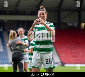 Glasgow, Schottland, Großbritannien. 23. April 2023; 23. April 2023; Hampden Park, Glasgow, Schottland: Womens Scottish Cup Football Semi Final, Glasgow City versus Celtic WFC; Natasha Flint of Celtic Women Gesten with a Heart to the Fans Credit: Action Plus Sports Images/Alamy Live News Stockfoto