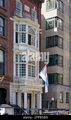 Die Republik Serbien besitzt nun die 22 East 35. Street als UN-Mission. Das Wahrzeichen Thomas and Fanny Clarke House wurde 1902 von Stanford White entworfen. Stockfoto