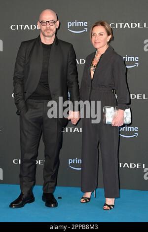 Rom, Italien. 21. April 2023. Filippo Nigro und Gina Gardini bei der Premiere der Amazon Prime Streamingserie „Citadel“ im Space Cinema Moderno. Rom, 21.04.2023 Kredit: Geisler-Fotopress GmbH/Alamy Live News Stockfoto