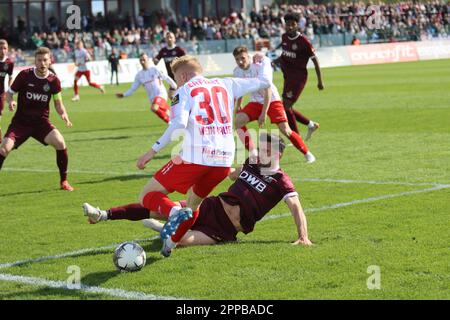 Berlin, Deutschland. 23. März 2023. Berlin, Deutschland, 23. April 2023. Eric Weinhauer schießt während des Spiels zwischen BFC Dynamo und FC Rot-Weiss Erfurt, Regionalliga Nordost, Runde 29. Kredit: Fabideciria/Alamy Live News Stockfoto