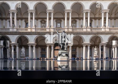 Mailand, Italien. 22. April 2023. Fuorisalone Mailand Design Week - ein allgemeiner Überblick über die Anlage „Gesundheit durch Wasser“ des deutschen Herstellers Grohe Spa in der Pinacoteca di Brera, Bezirk Brera. Kredit: MAURO DALLA POZZA/Alamy Live News Stockfoto