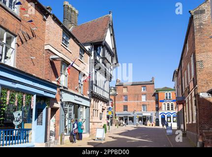 Leek Staffordshire The Bird in Handpub auf Schafmarkt und Geschäften im Zentrum der Marktstadt Leek Staffordshire England GB Europe Stockfoto