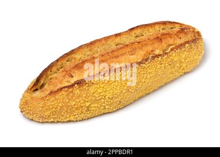 Frisch gebackener ganzer Laib mit Maisbrot, isoliert auf weißem Hintergrund, Nahaufnahme Stockfoto