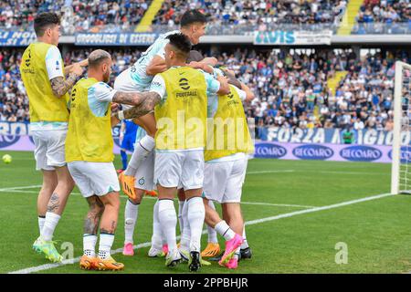 Empoli, Italien. 23. April 2023. Inter - FC Internazionale Spieler feiern nach einem Tor während des Spiels Empoli FC vs Inter - FC Internazionale, italienisches Fußballspiel Serie A in Empoli, Italien, April 23 2023 Guthaben: Independent Photo Agency/Alamy Live News Stockfoto